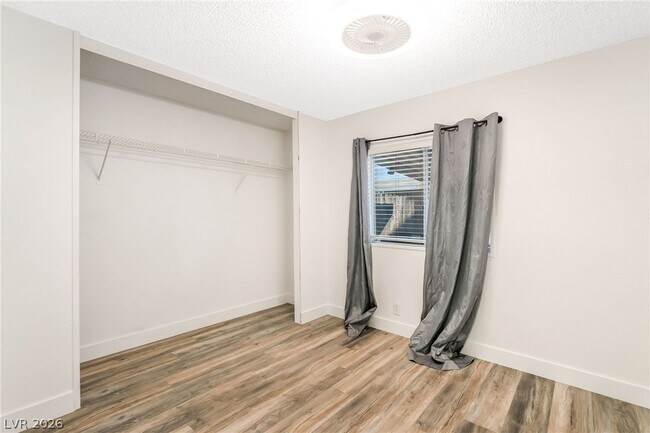 Building Photo - 603 Diamond Dr