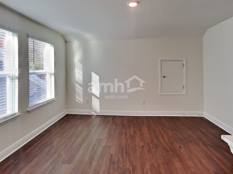 Building Photo - 6331 Emerald Hls Wy