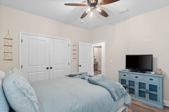 Building Photo - 48B Longwood Drive