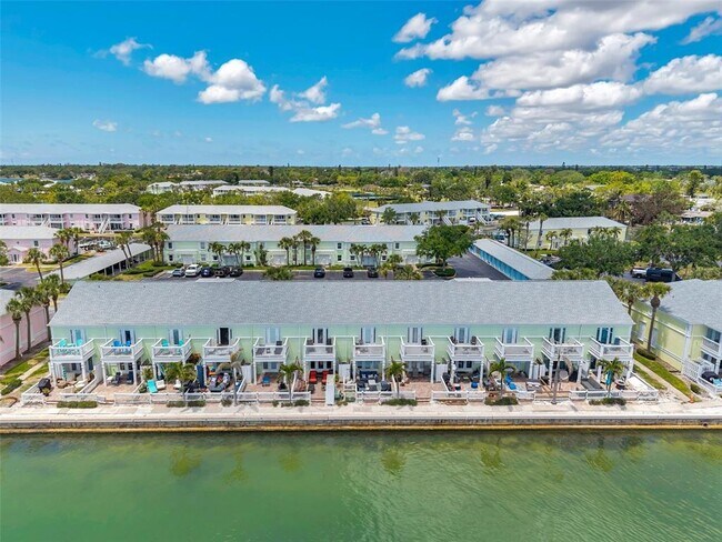 Building Photo - 4768 Coquina Key Dr SE