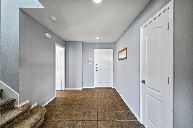 Building Photo - 214 Briarwood Dr