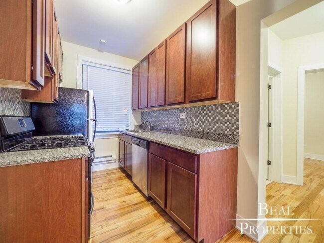 Building Photo - 2 bedroom in EVANSTON IL 60202