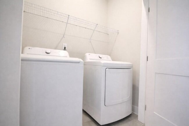 Building Photo - 2475 Sycamore Rd NW