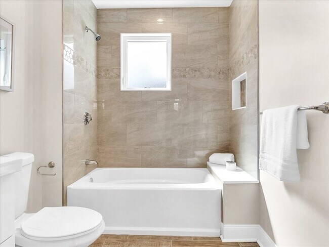 Building Photo - 18 Laurel St