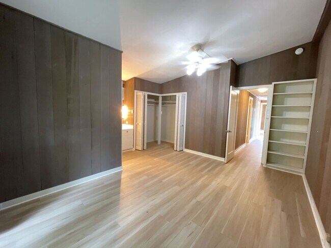 Building Photo - N116ach (REOM)