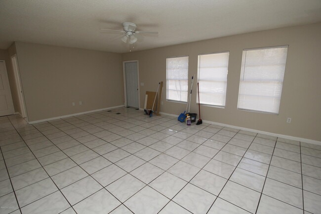 Building Photo - 1246 Alcazar St SE