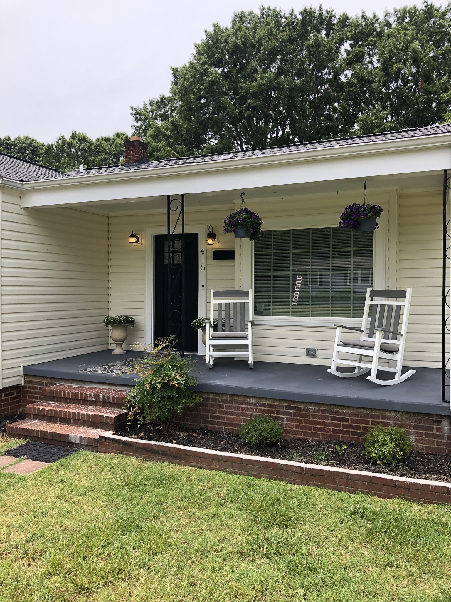 Front Porch - 415 Ogburn St