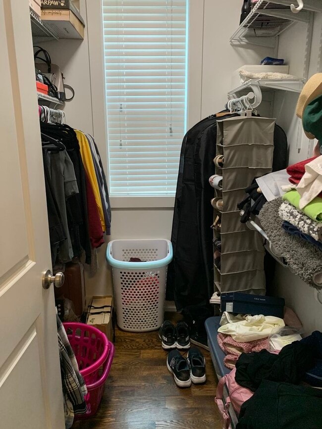 Building Photo - 2658 W Homer St