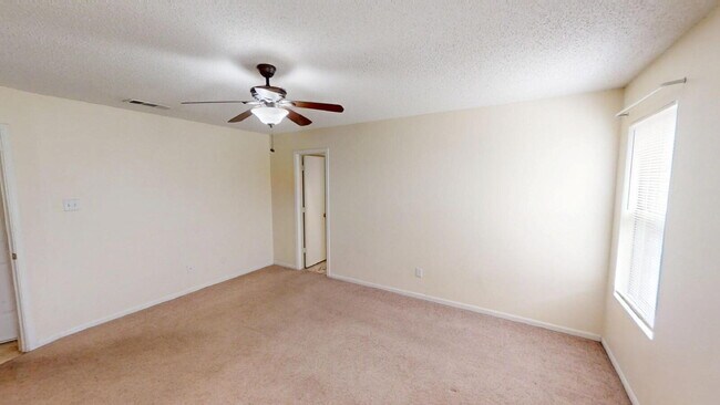 Building Photo - "Spacious 4-Bedroom Retreat with 2 Baths in Prime Killeen Location – 1,590 Sq Ft of Comfort!"