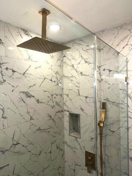 Building Photo - 446A Hancock St