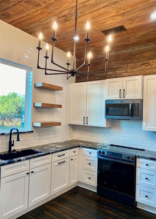 Building Photo - 305 Hall St