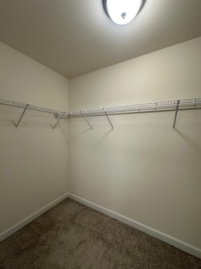 Building Photo - 1423 N Charles Ave