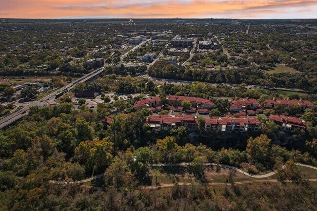 Building Photo - Luxury Riverfront Condo Near Georgetown Square | 2 Bed / 2 Bath with Balcony