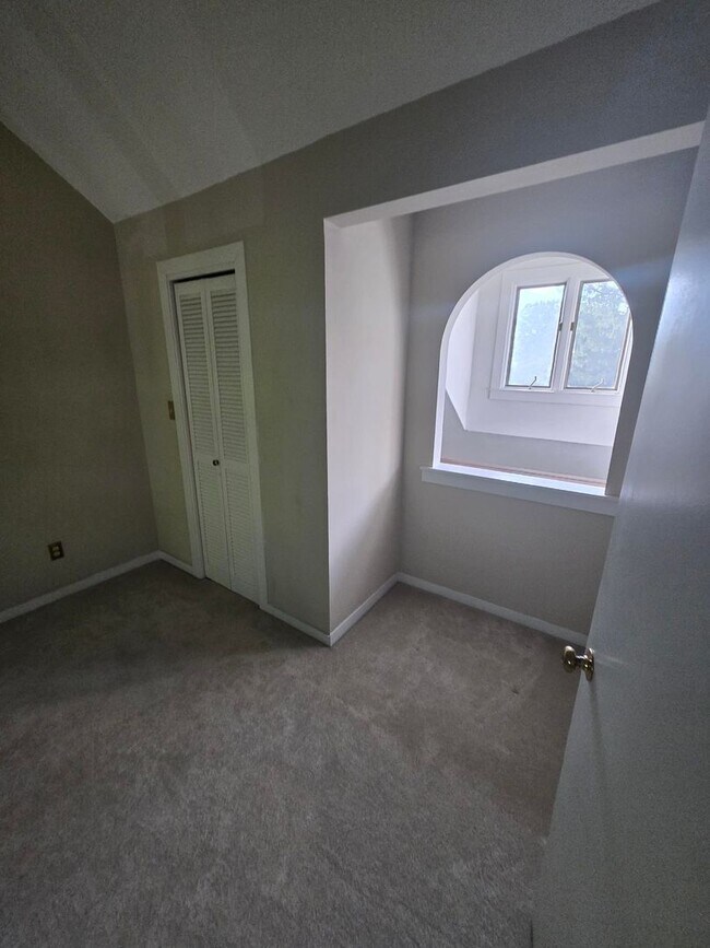 Building Photo - Spacious 3-Bedroom Condo in Gated Community – Modern Comfort & Convenience!