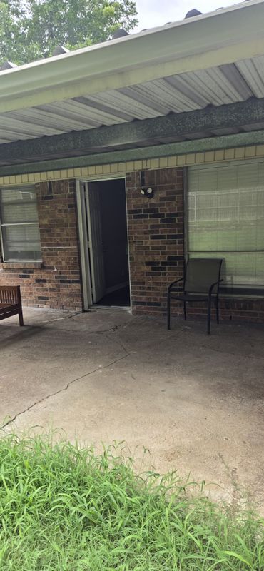Building Photo - 324 Clary Dr