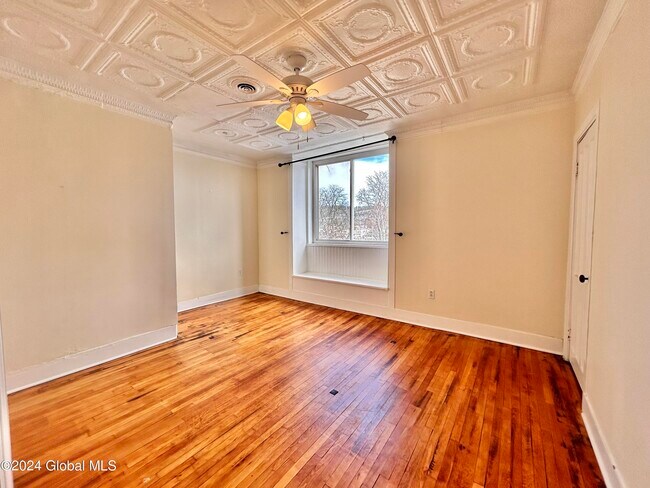 Building Photo - 290 2nd Ave