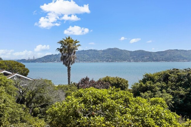 Building Photo - 765 Tiburon Blvd