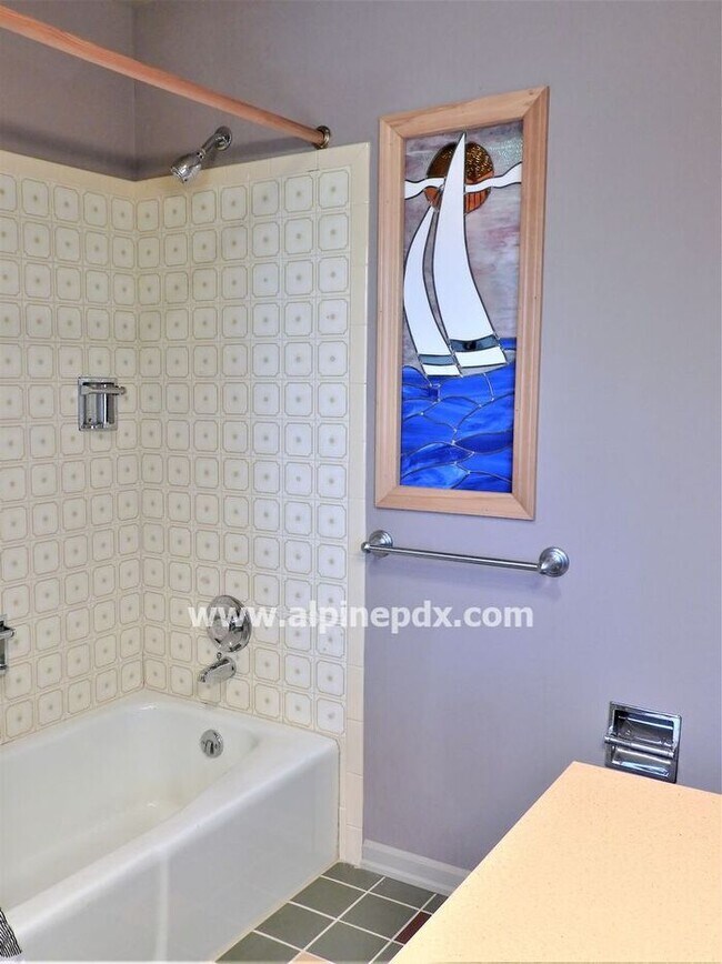 Spacious 3 bedroom duplex on splitlevel h... 12555 SW Summer Crest