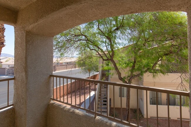 Building Photo - Upstairs 2 br unit in gated community with pool/spa/bbq area