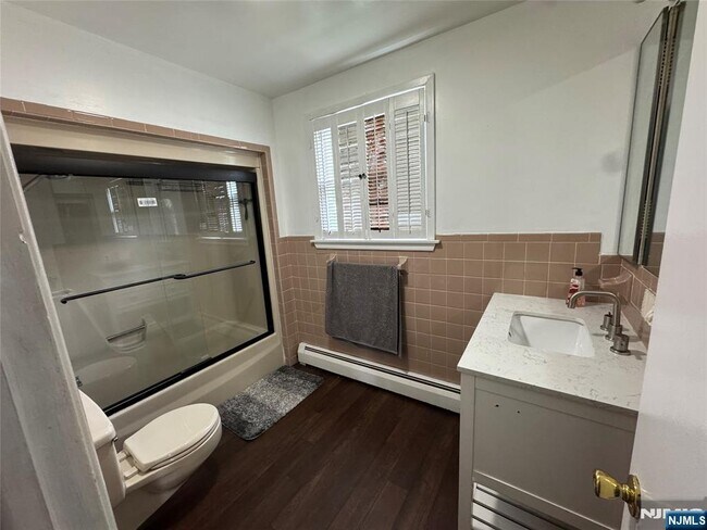 Building Photo - 27 Overpeck Ave