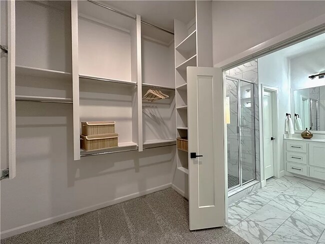 Building Photo - Luxarious 3BD/2BTH Home off of JKP Turnpik...