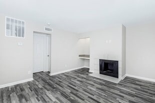 Building Photo - Villas at Alameda