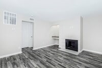 Building Photo - Villas at Alameda