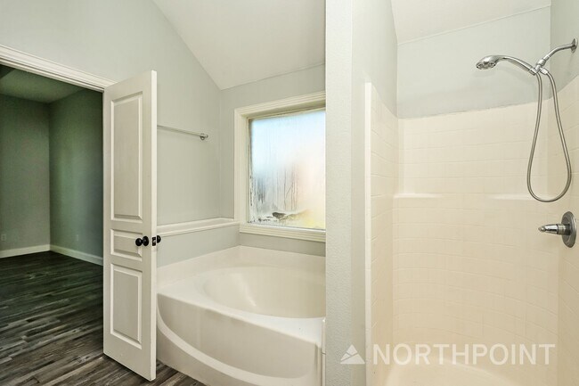 Building Photo - 3 BR/2BA & Den | Single Family Home | 2-Car Garage | Fenced backyard