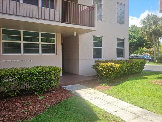 Building Photo - 9520 Seagrape Dr