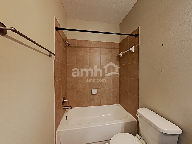 Building Photo - 28914 Hidden Lake Ct