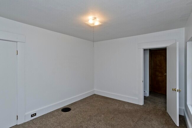 Building Photo - 22-22 East St