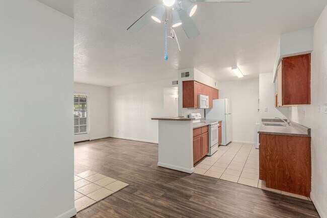 Building Photo - Bella Vita Condo-two bed, two bath in Scottsdale