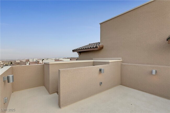 Building Photo - 41 Lomita Heights Dr