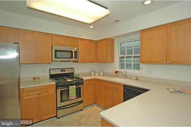 Building Photo - 11035 Cedarwood Dr