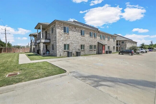 Building Photo - 512 E Hazelwood St