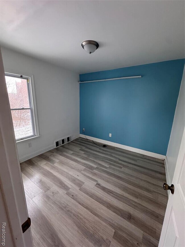 Building Photo - 8569 Quincy St