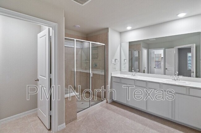 Building Photo - 3839 Barnett Rd