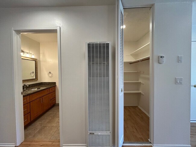 Building Photo - Bright & Updated 1BR Condo in Prime Walnut...