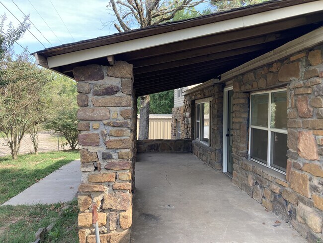 Building Photo - 10722 Revis Hill Rd