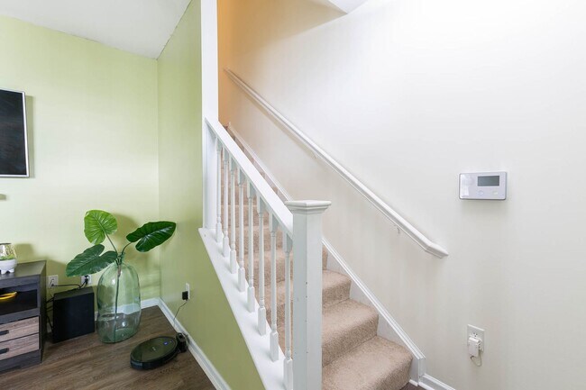 Building Photo - 2404 Leytonstone Dr