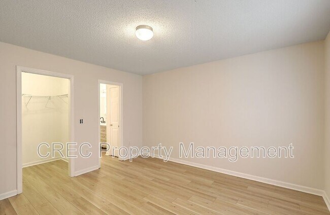 Building Photo - 1474 Brownswood Rd