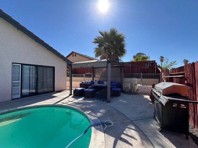 Building Photo - 3 Bedroom 2 Bathroom House with Swimming P...