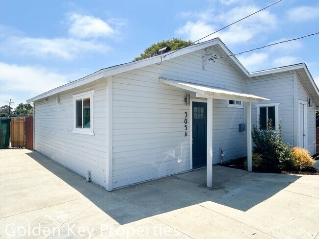 Building Photo - Welcome to your beautifully renovated sing...