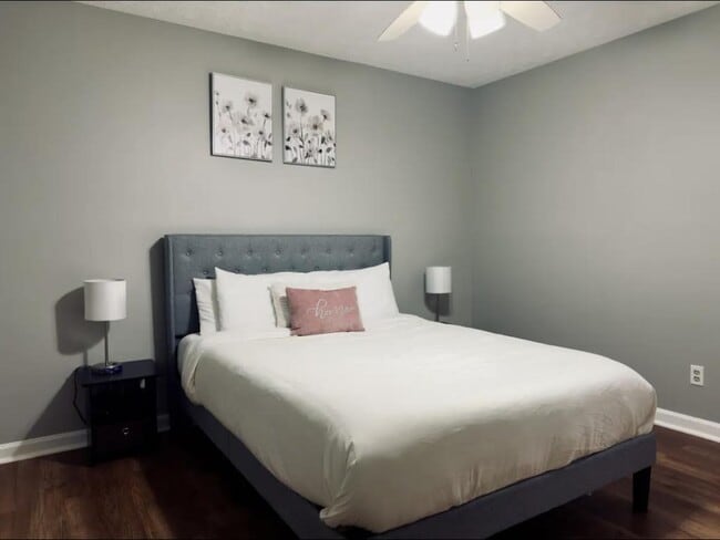 Building Photo - 979 Falcon Crest Dr