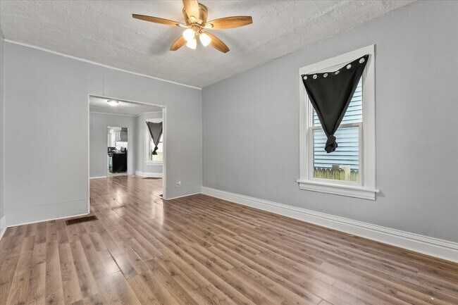 Building Photo - 316 N Hickory St
