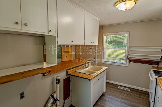 Building Photo - 3302 Longlois Dr