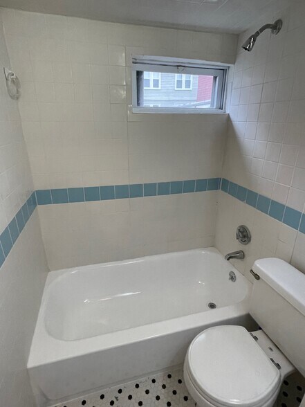 Building Photo - 26 Kenwood St