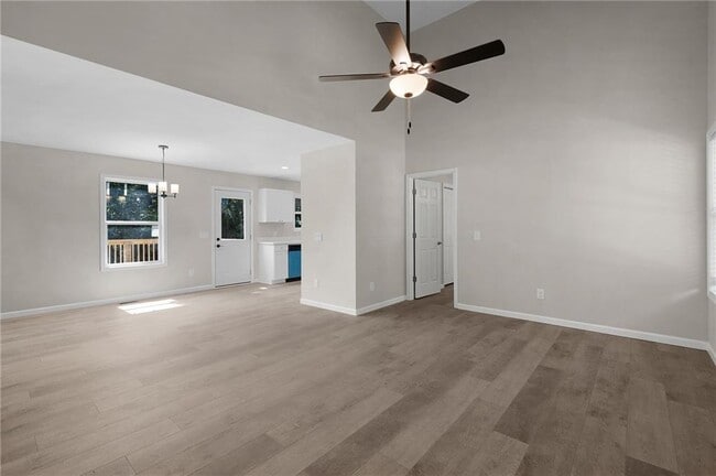 Building Photo - 135 Holly Creek Dr