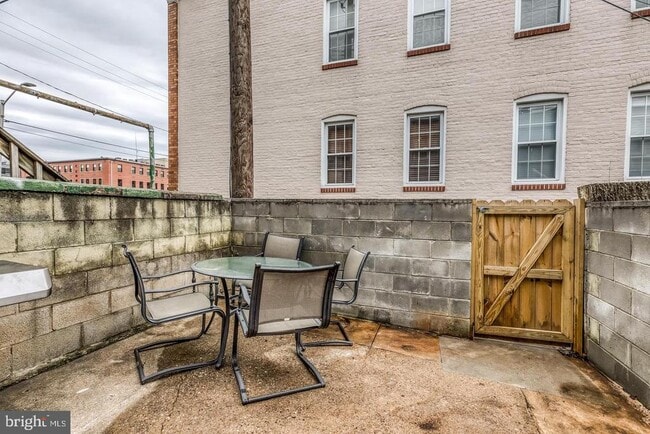 Building Photo - 3611 Hudson St