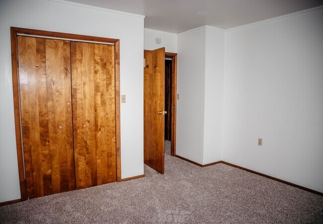 Building Photo - 45 E Willow St